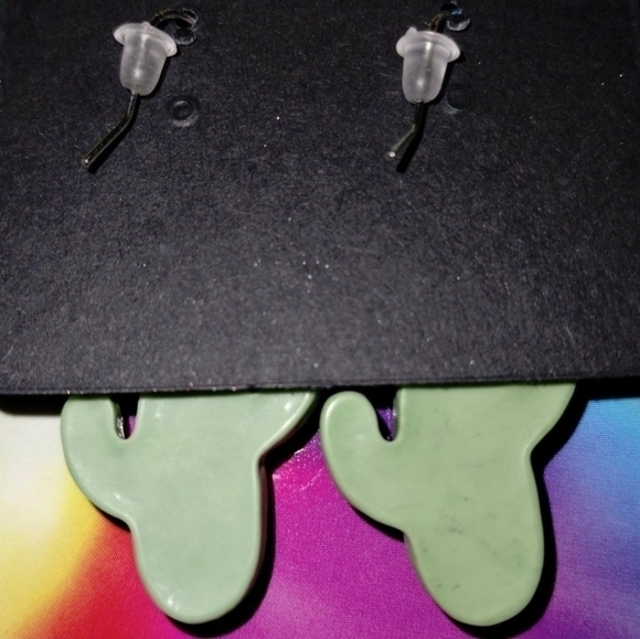 Handmade Kawaii Heart Cactus Earrings - Picture 5 of 7